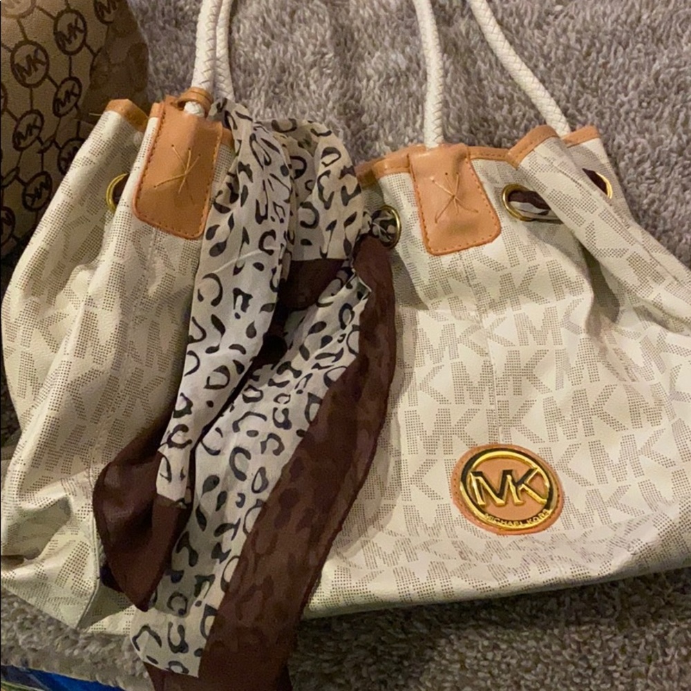 Michael kors tote